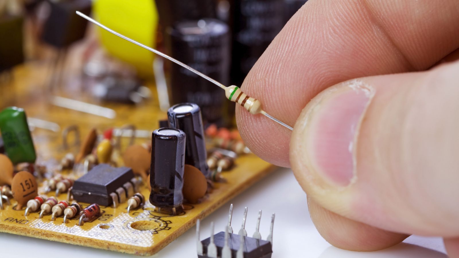 Cơ sở lý thuyết cơ bản của điện trở là gì?