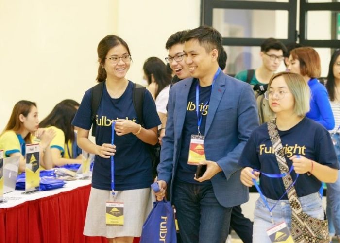 Mẫu đồng phục ấn tượng mang nét đẹp độc lạ với màu xanh than chủ đạo