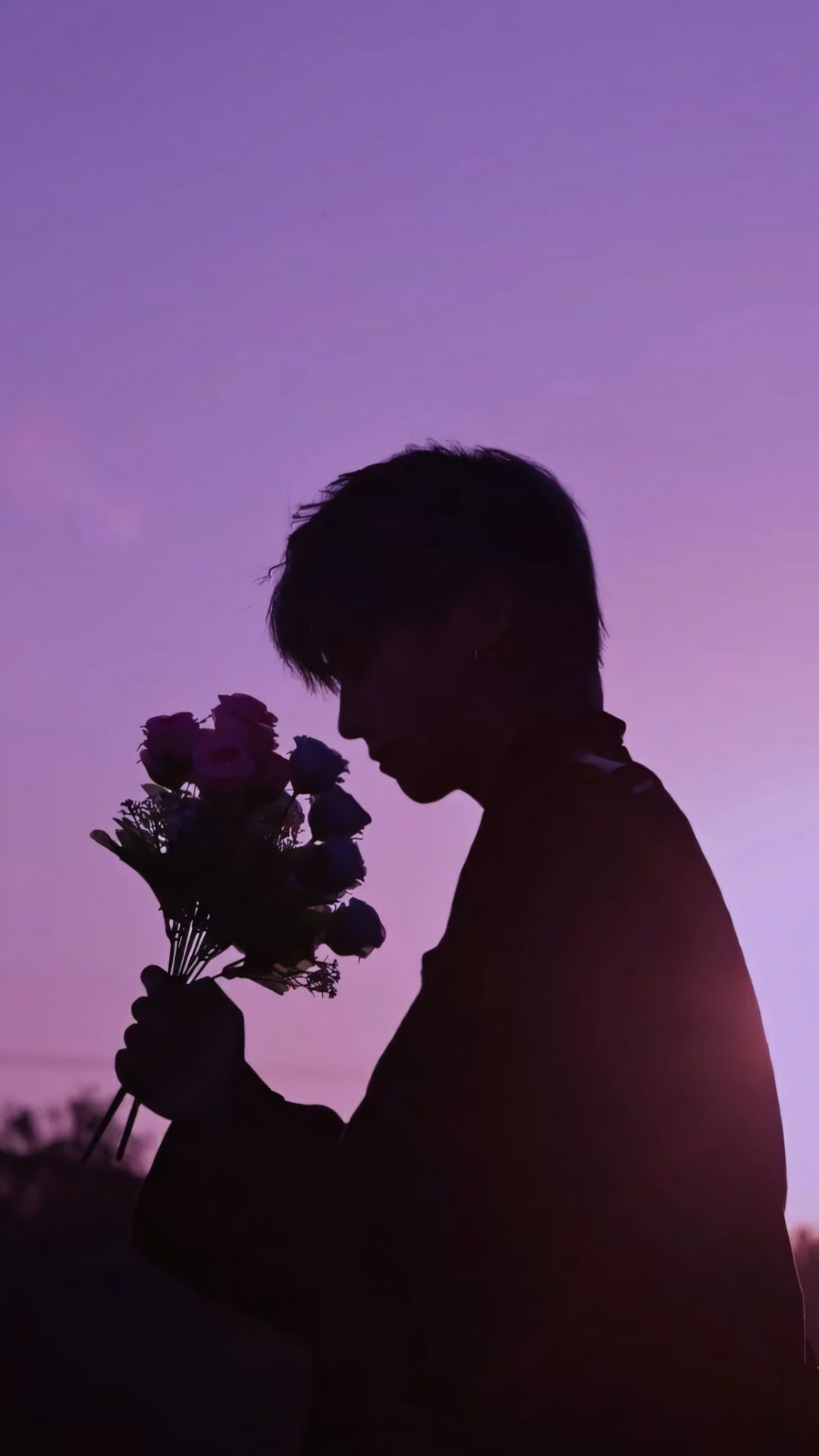 chang trai om hoa giua chieu tim long thon thuc 1920px 1080px full hd