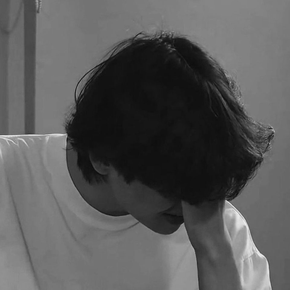 Chang trai cui dau phong trong guc nga am tham 960px 960px avatar