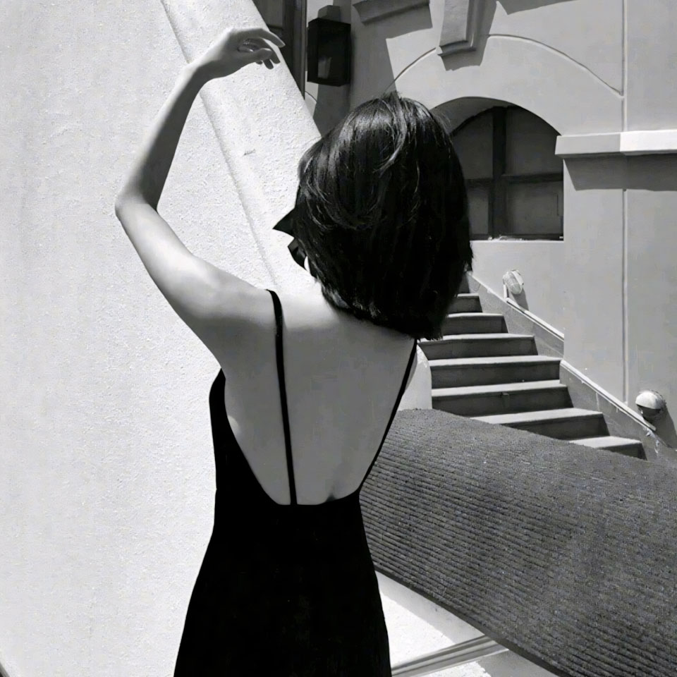 co gai ngang dau giua pho hon nhien 960px 960px avatar