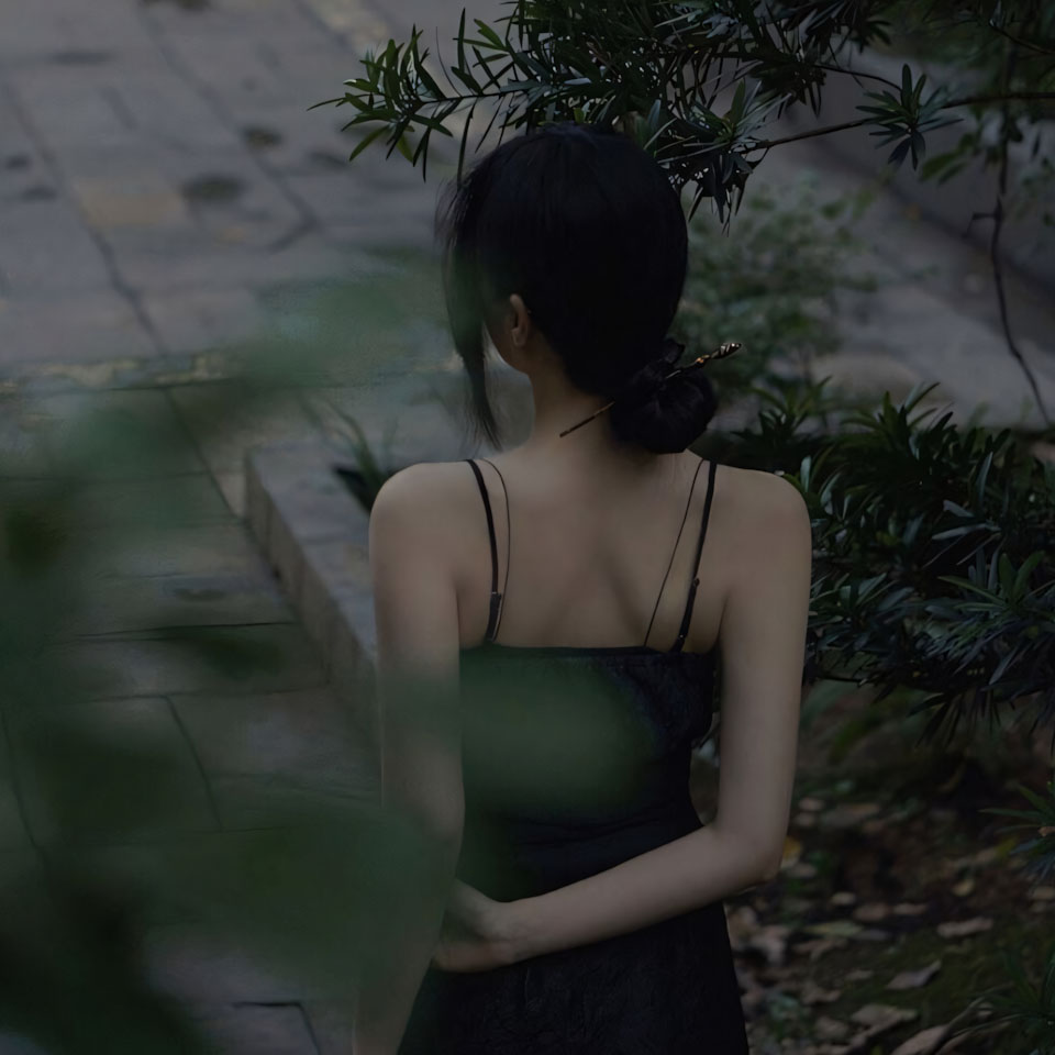 co gai trong vuon la xanh nhe nhang 960px 960px avatar