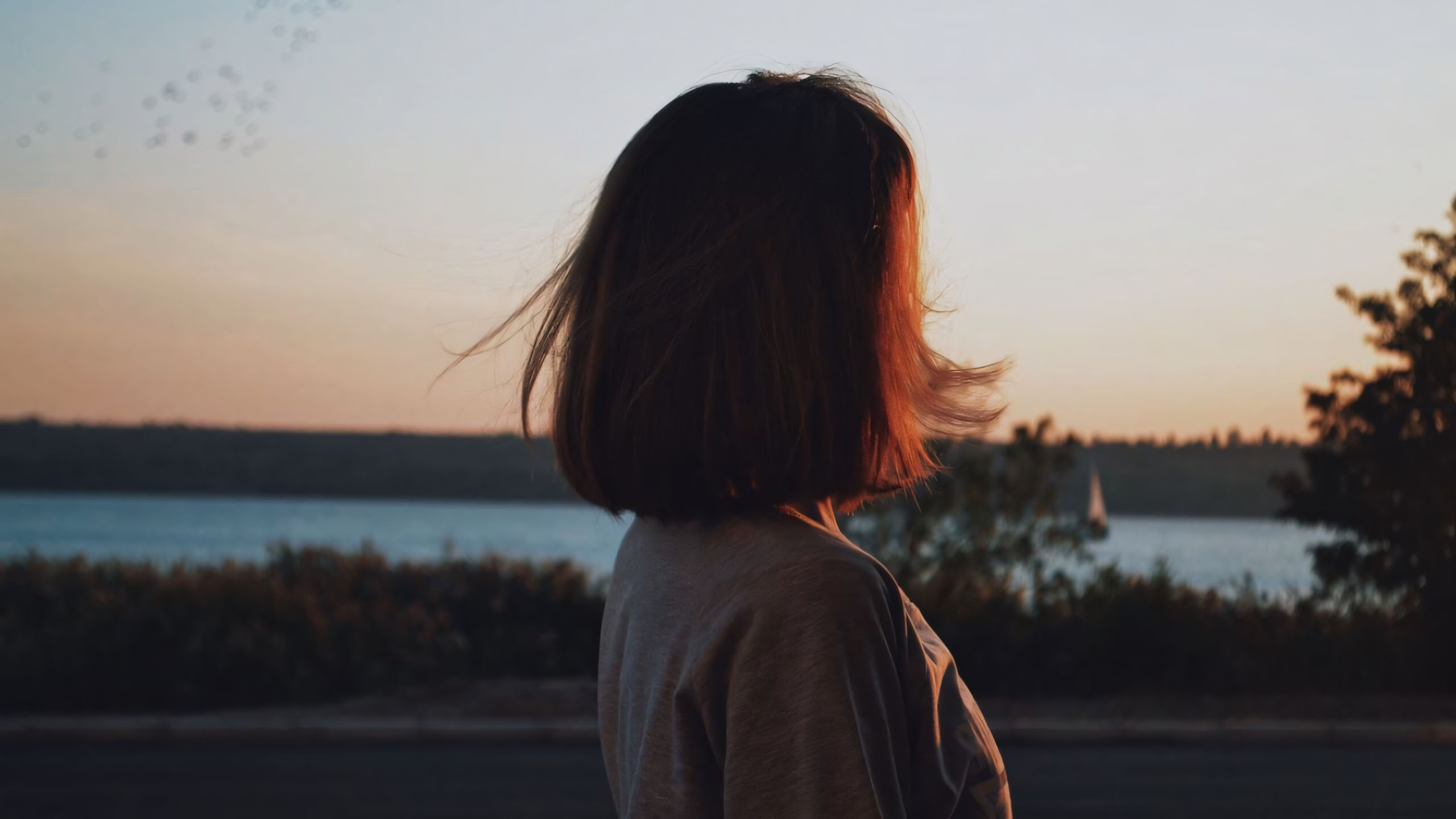 co gai ben ho toc bay long triu nang uu tu 2560px 1440px 2k