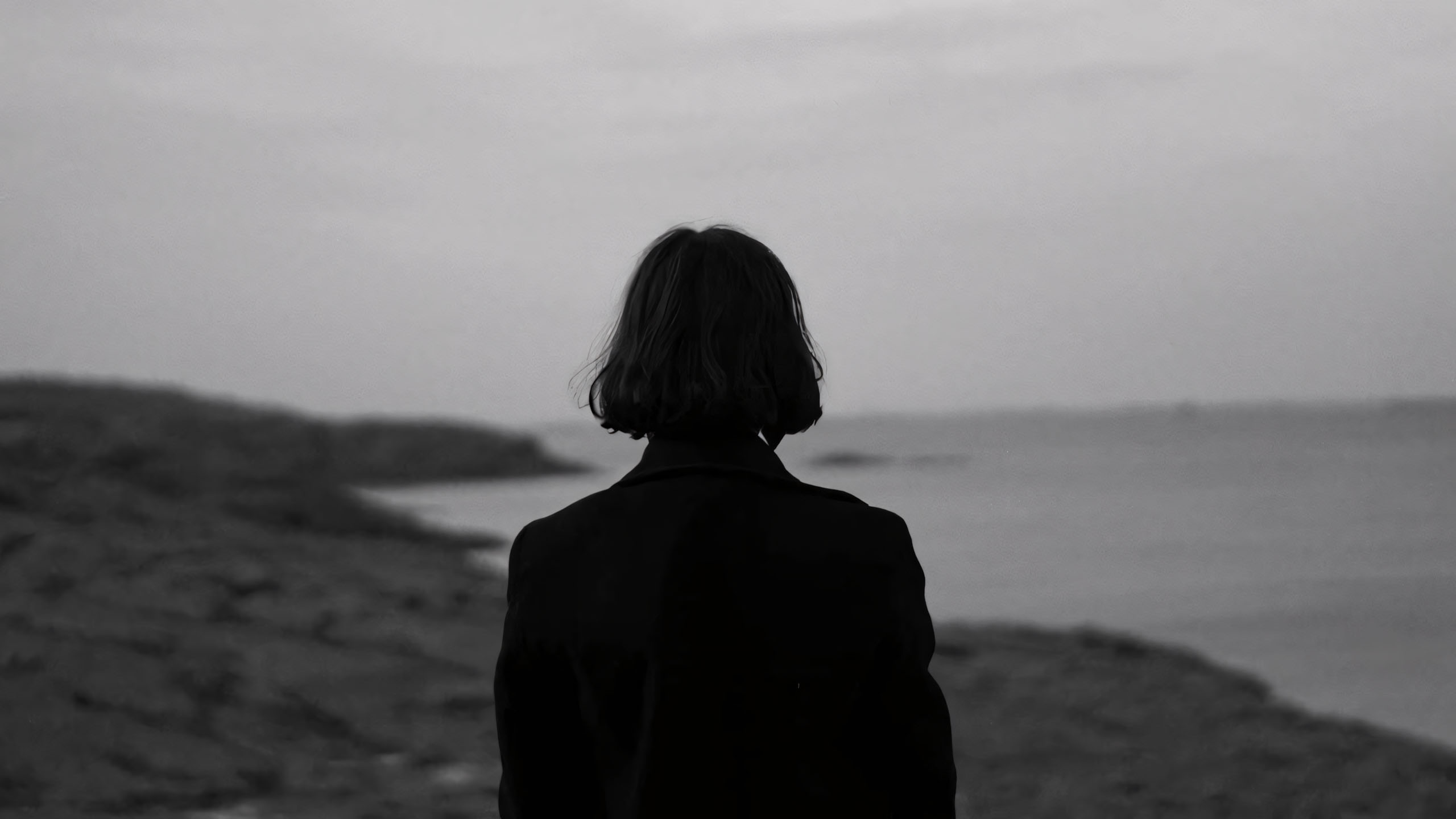 co gai dung bo da nhin song long nang triu 2560px 1440px 2k