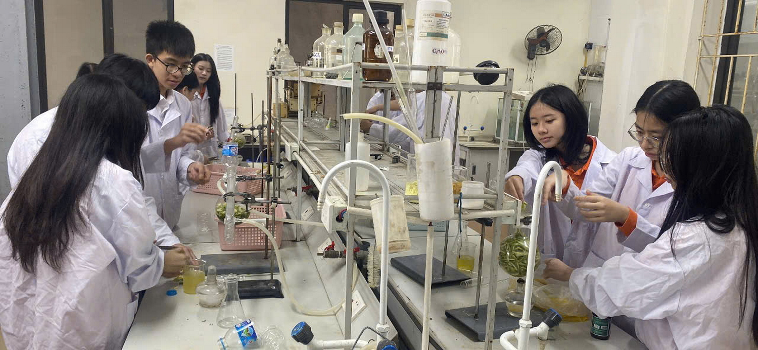 hoat dong trai nghiem lop 11