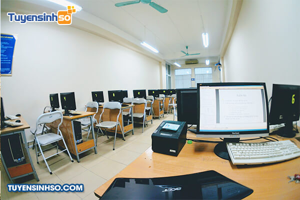 hoc phi truong dai hoc kinh doanh va cong nghe 1