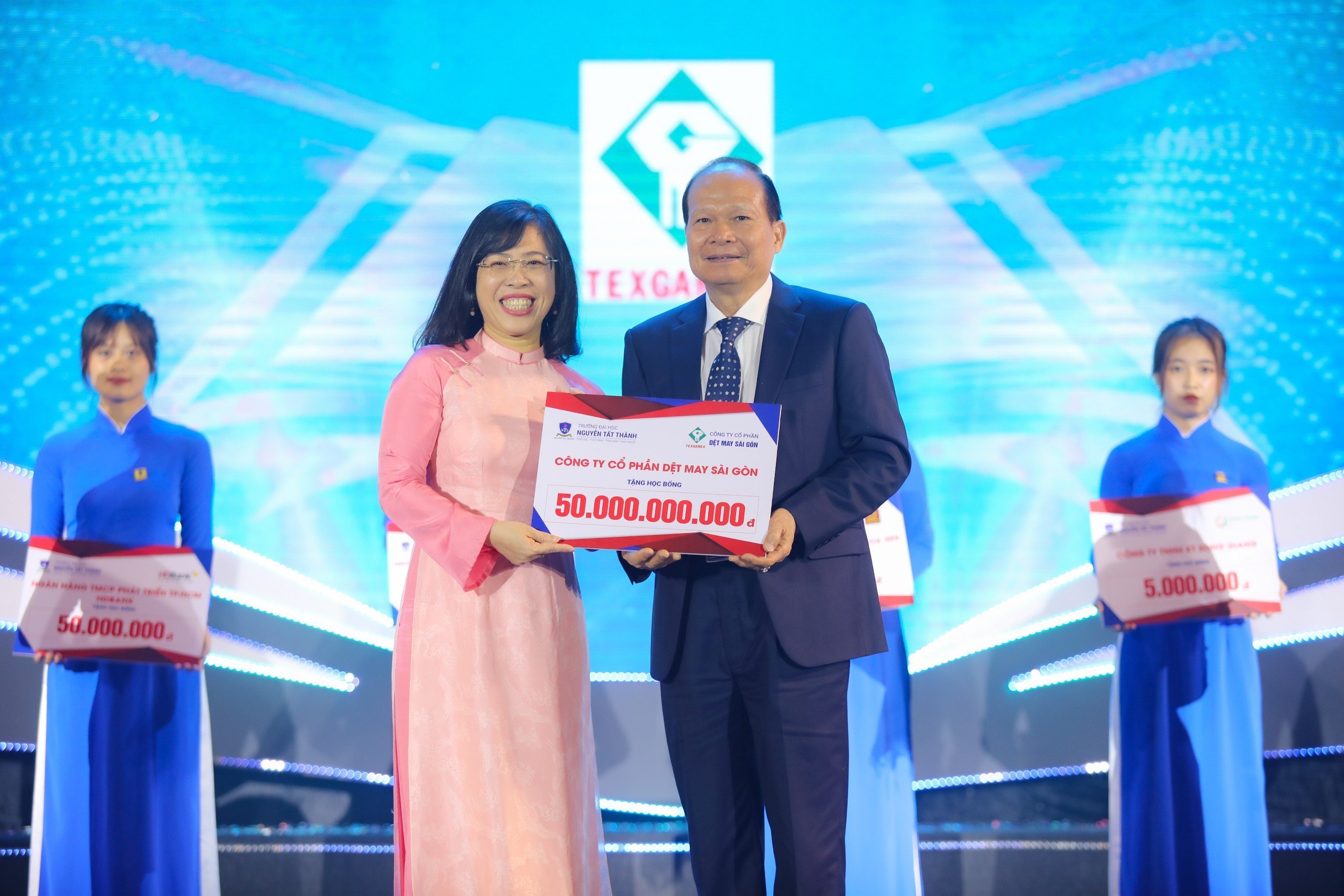 hoc phi truong nguyen tat thanh 2