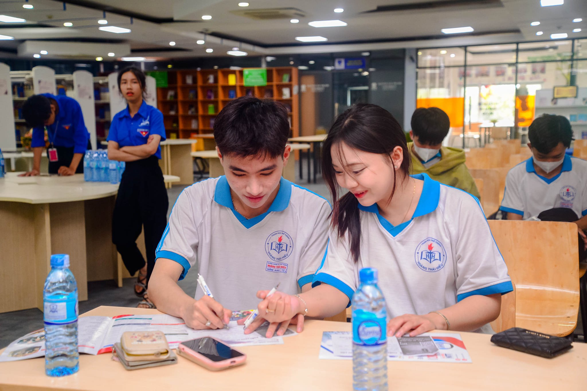 hoc phi truong nguyen tat thanh