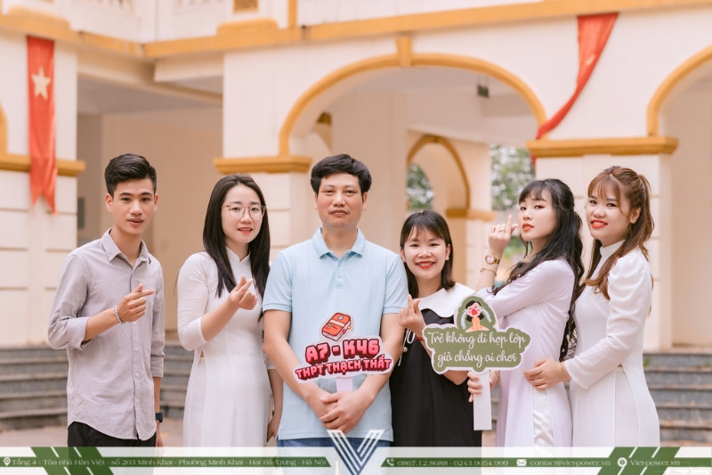 Bạn bè sum họp, sống lại thanh xuân rực rỡ sau 20 năm tốt nghiệp