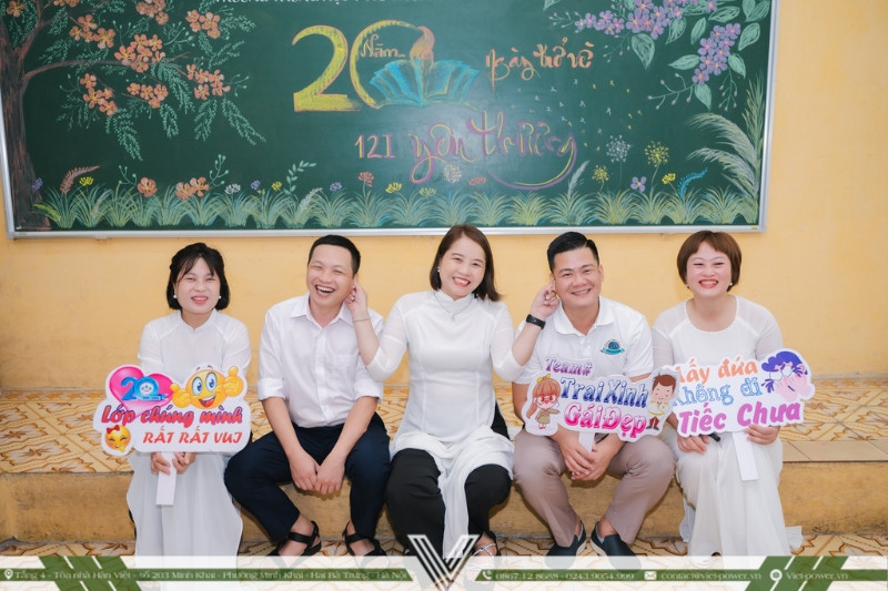 Bạn bè cùng khoe những thành tựu và chức vụ sau 20 năm xa cách