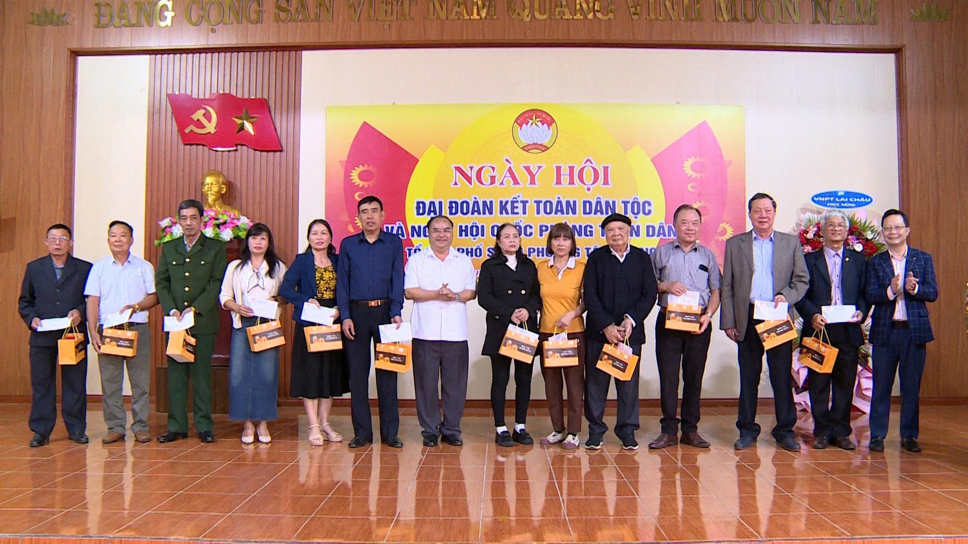 kich ban ngay hoi dai doan ket toan dan toc 2