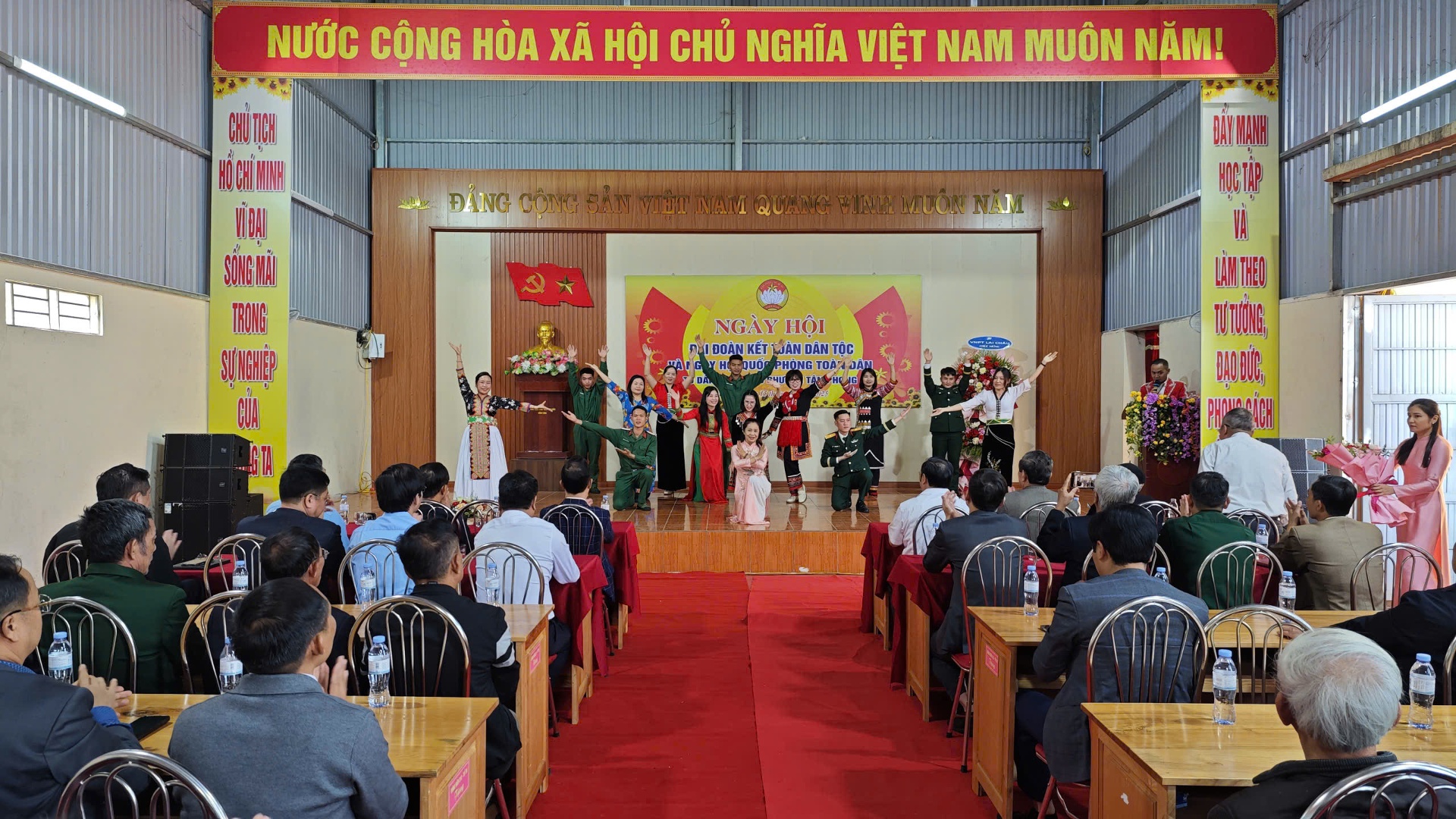 kich ban ngay hoi dai doan ket toan dan toc