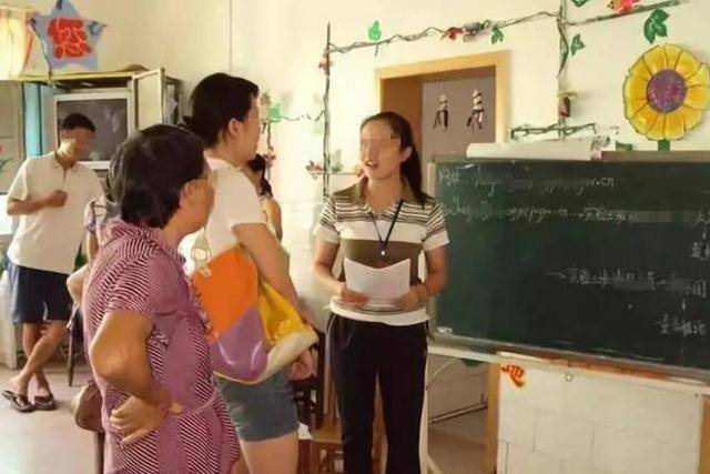 Con làm toán 7,5-2,5=5 bị cô giáo gạch sai, mẹ tâm phục khẩu phục khi nghe giải thích - ảnh 3