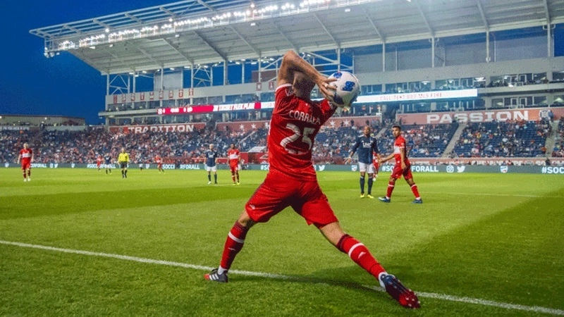 Cầu thủ cần biết cách phá bẫy việt vị linh hoạt