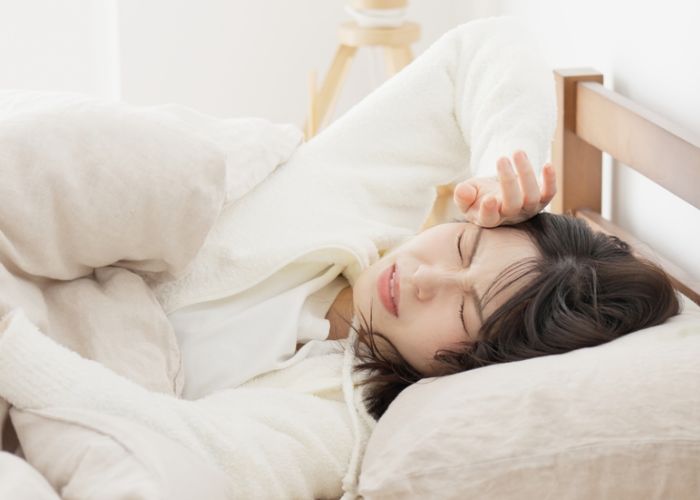 ra mồ hôi khi ngủ do nệm kém chất lượng