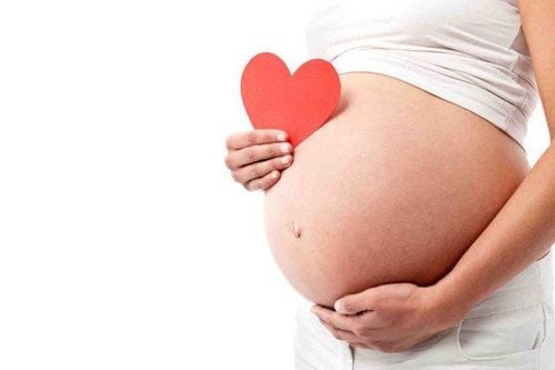 Sinh thường cũng tạo ra áp lực về tâm lý, vì mẹ phải chịu cơn đau và không biết đến khi nào việc chuyển dạ mới kết thúc