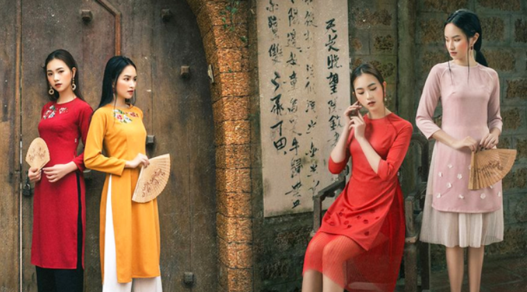 Mặc đồ màu gì vào mùng 1 Tết 2023 để may mắn cả năm?