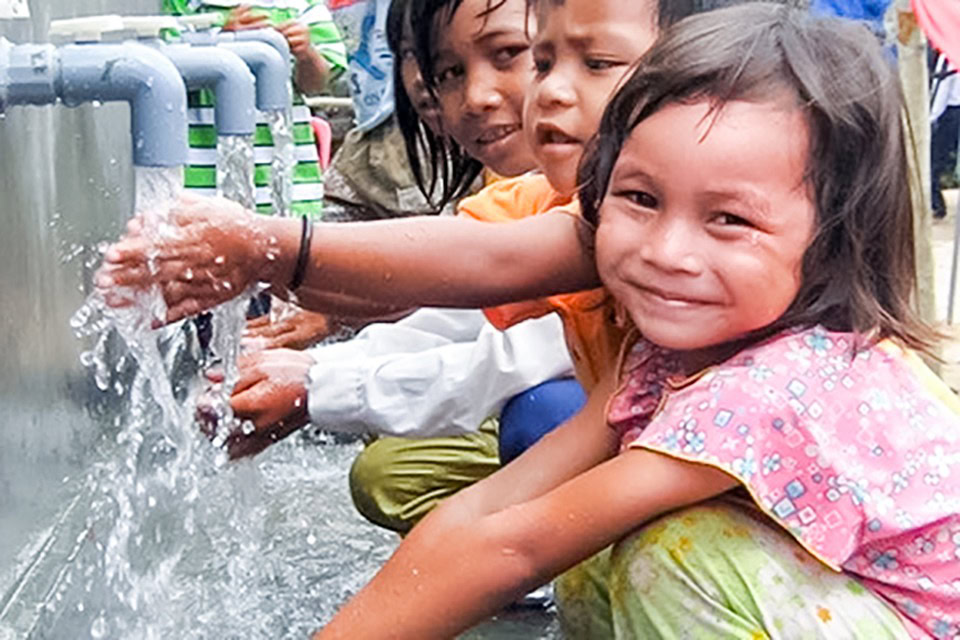 Nước cũng đóng vai trò quan trọng trong việc thúc đẩy các hoạt động công nghiệp