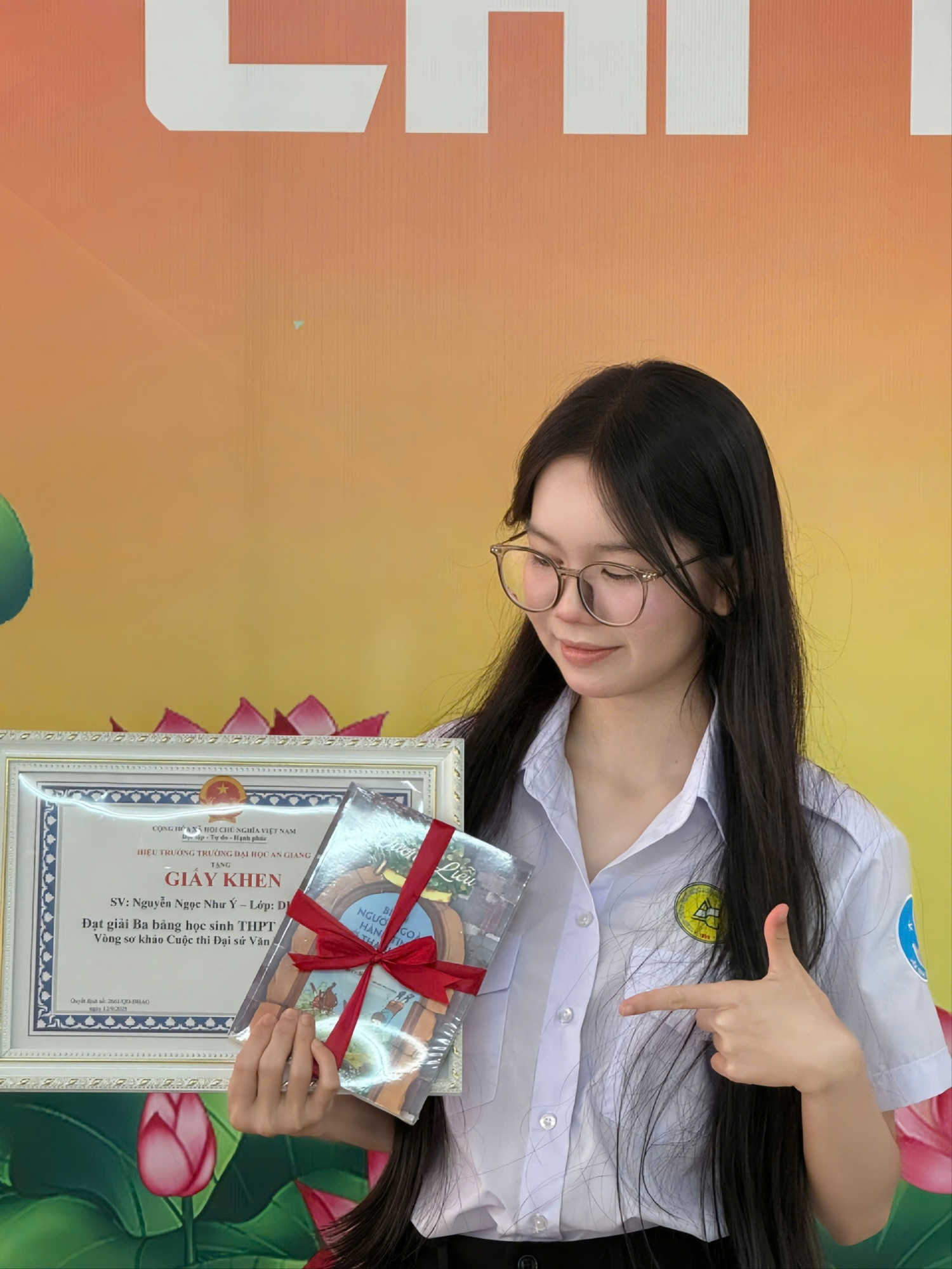 nguyen-ngoc-nhu-y-sinh-vien-su-pham-ngu-van-nhan-danh-hieu-sinh-vien-5-tot-cap-truong-tam-dac-nhat.jpg