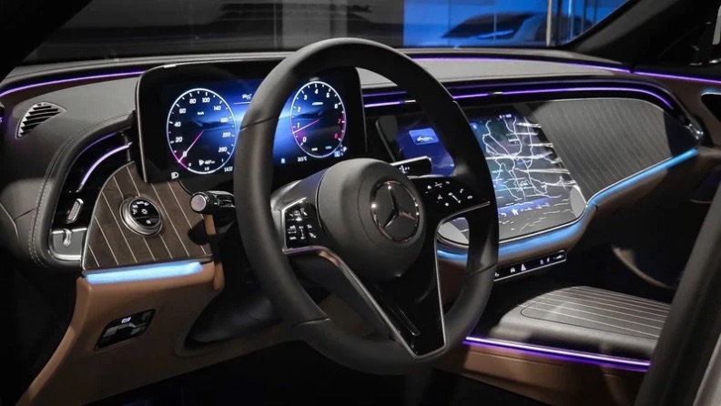 Vô lăng cảm ứng E200 Exclusive All new