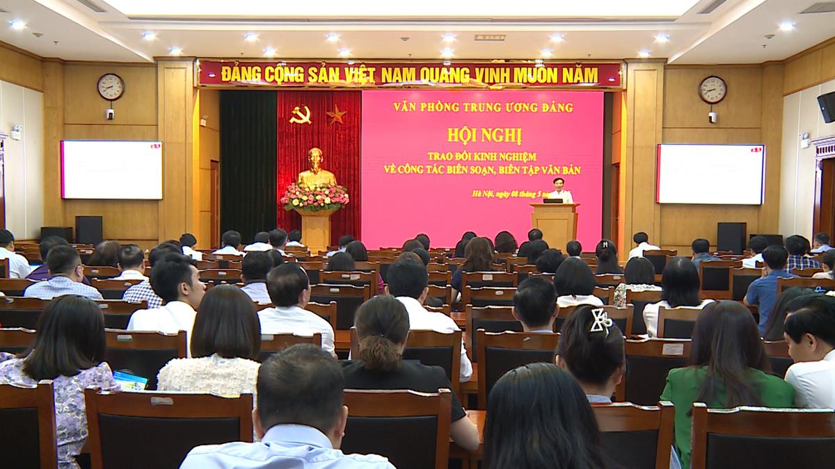 Trao đổi kinh nghiệm về công tác biên soạn, biên tập văn bản của Đảng