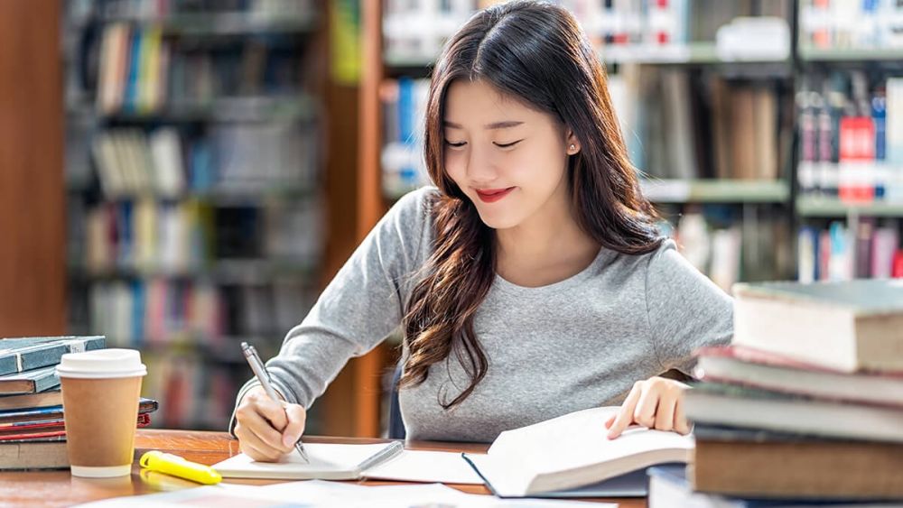 Hướng dẫn cách dùng từ đặt câu với Take up là gì