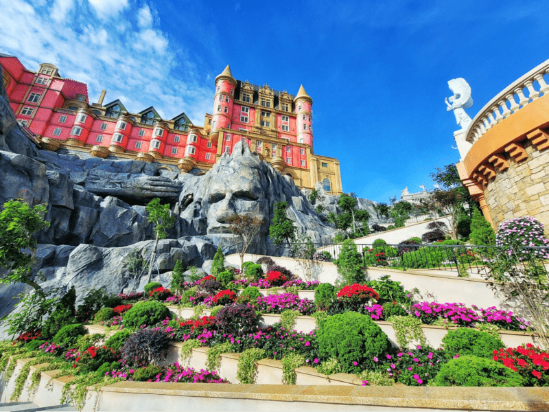 2 Ba Na Hills Xinh Dep Voi Nhieu Cong Trinh Kien Truc An Tuong