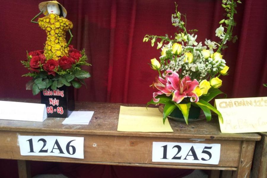 Mẫu cắm hoa 8/3 chủ đề Ngày vui của mẹ