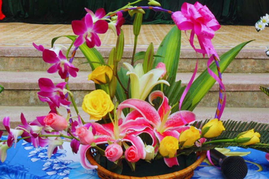 Mẫu cắm hoa 8/3 chủ đề Hoa yêu thương