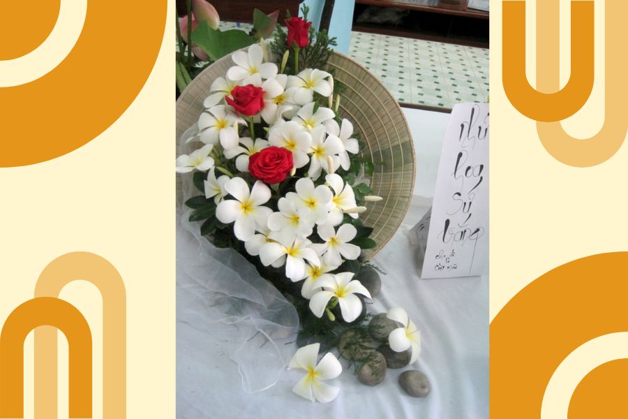 Mẫu cắm hoa 8/3 chủ đề Người phụ nữ lặng thầm