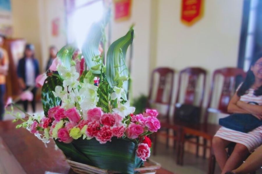 Mẫu cắm hoa 8/3 chủ đề Thuyền Hoa