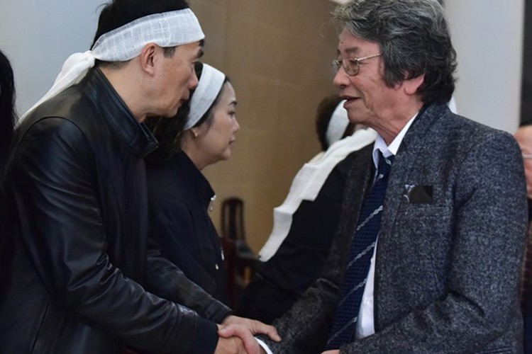 Lạy trả lễ trong đám tang tình người