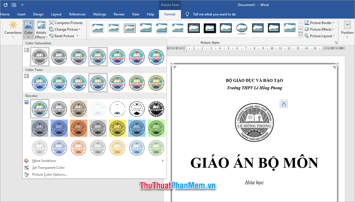 Click vào Color trong nhóm Adjust rồi chọn màu đen trắng cho bức ảnh