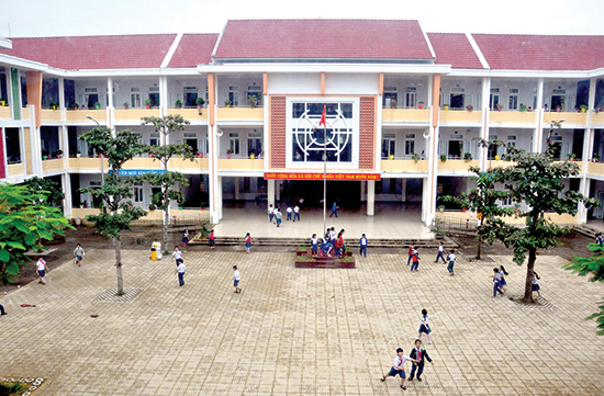 Văn mẫu lớp 5: Tả ngôi trường thân yêu gắn bó với em nhiều năm qua