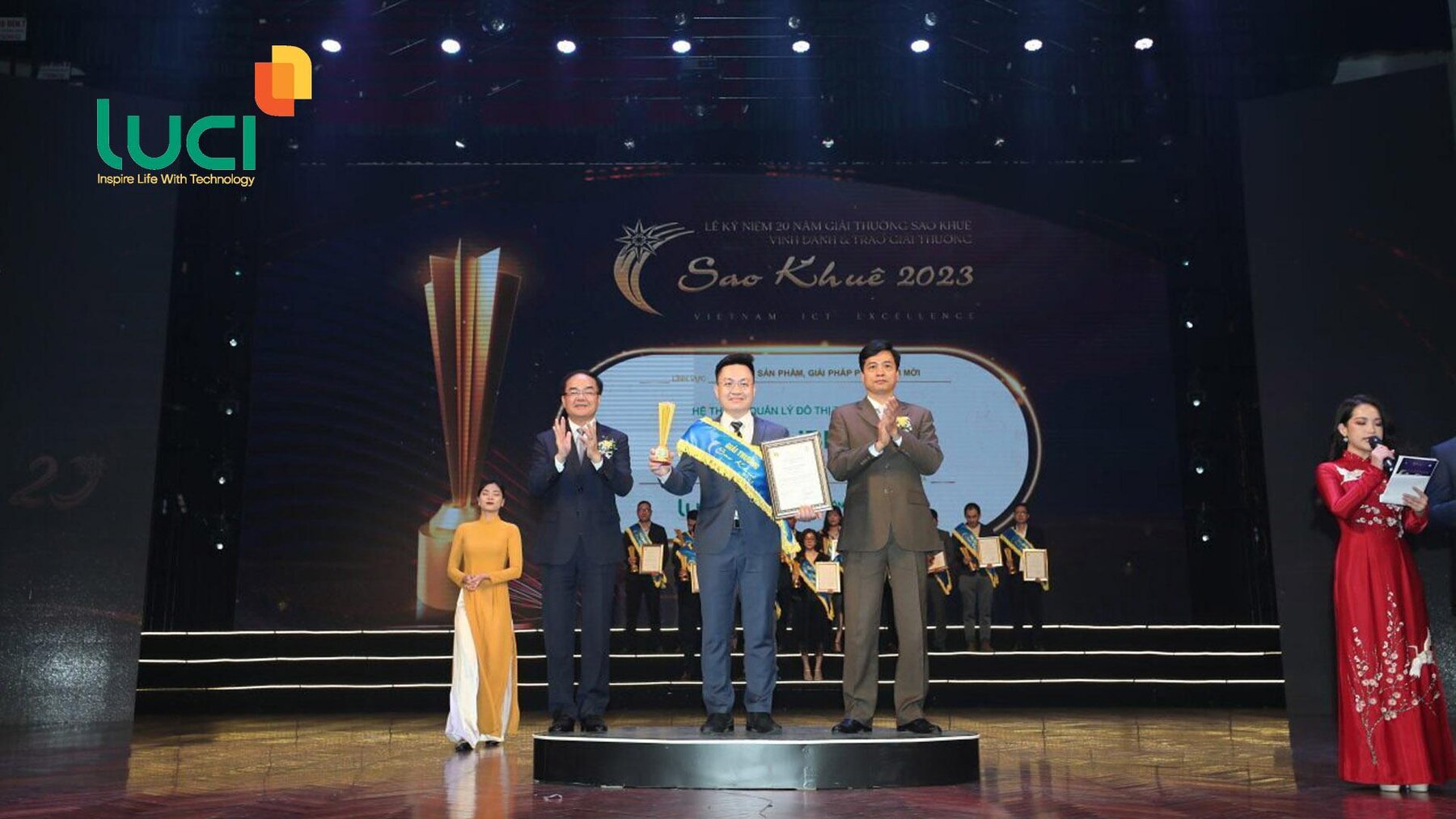 Luci vinh dự nhận giải thưởng Sao Khuê 2023