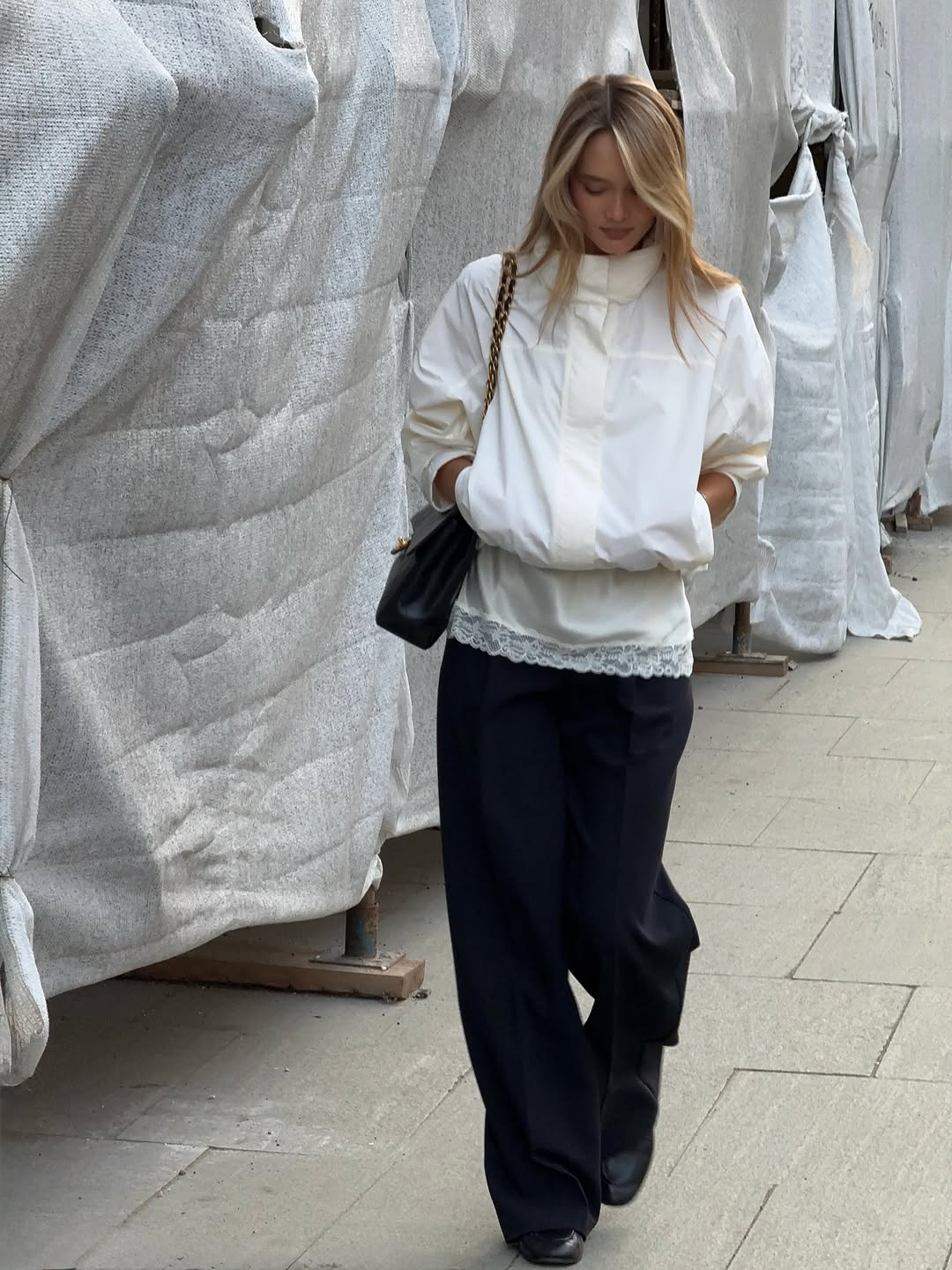 áo camisole ren phối cùng quần harem