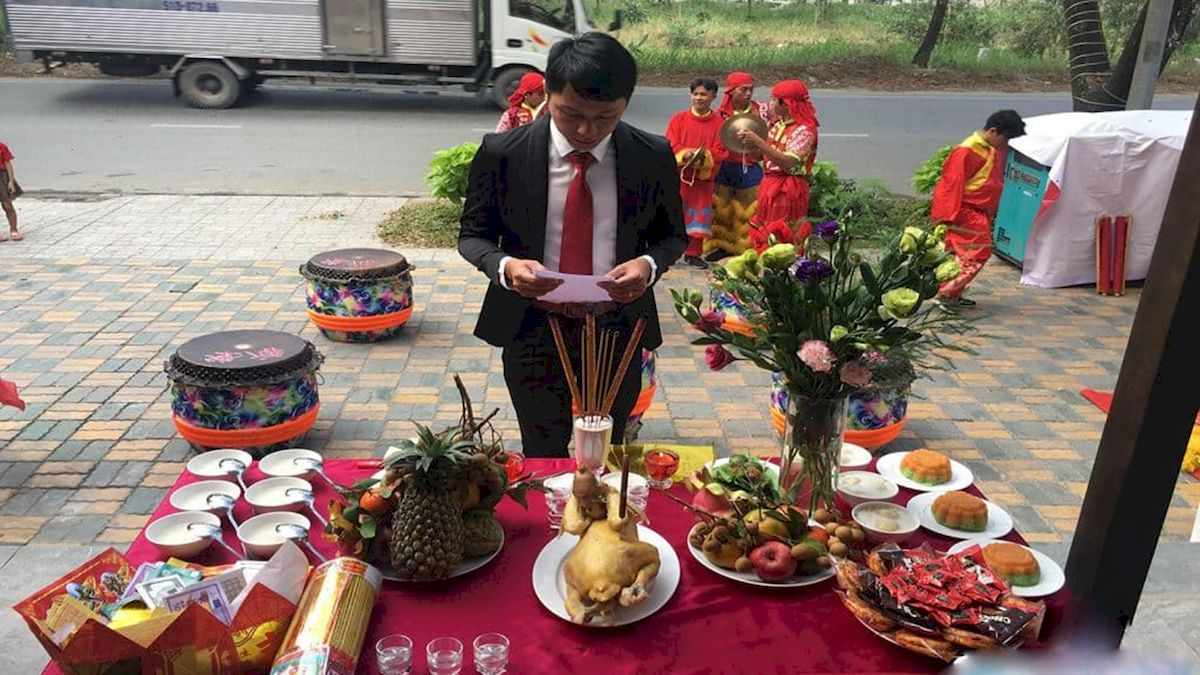 Bài văn khấn thần tài ngày mùng 2 Tết