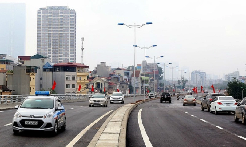 chu-y-tuan-thu-luat-giao-thong-khi-di-tren-duong-doi