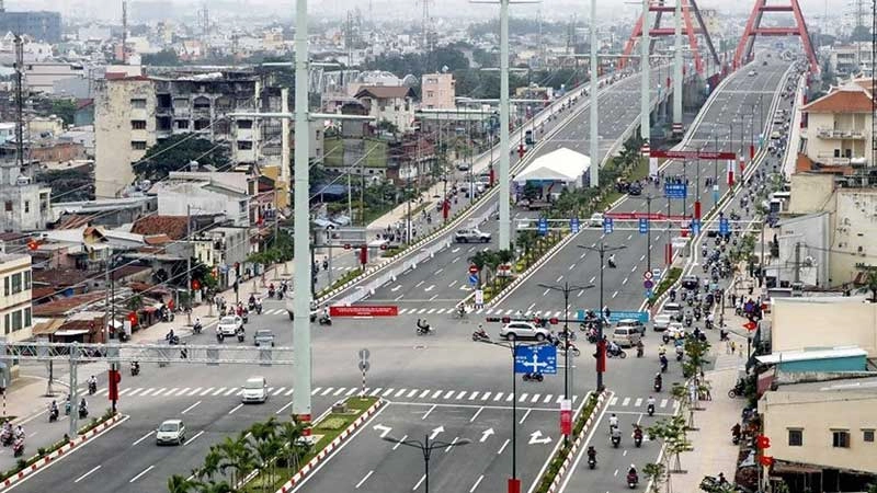 xe-toc-do-thap-nen-chu-dong-di-ve-phia-ben-phai