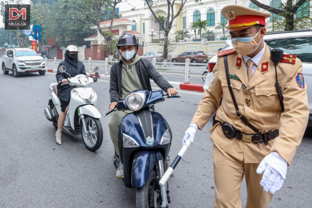 Xử phạt lỗi tuân thủ nhường đường khi đi qua nút giao với xe máy, xe máy điện theo nghị định 168 hiện hành