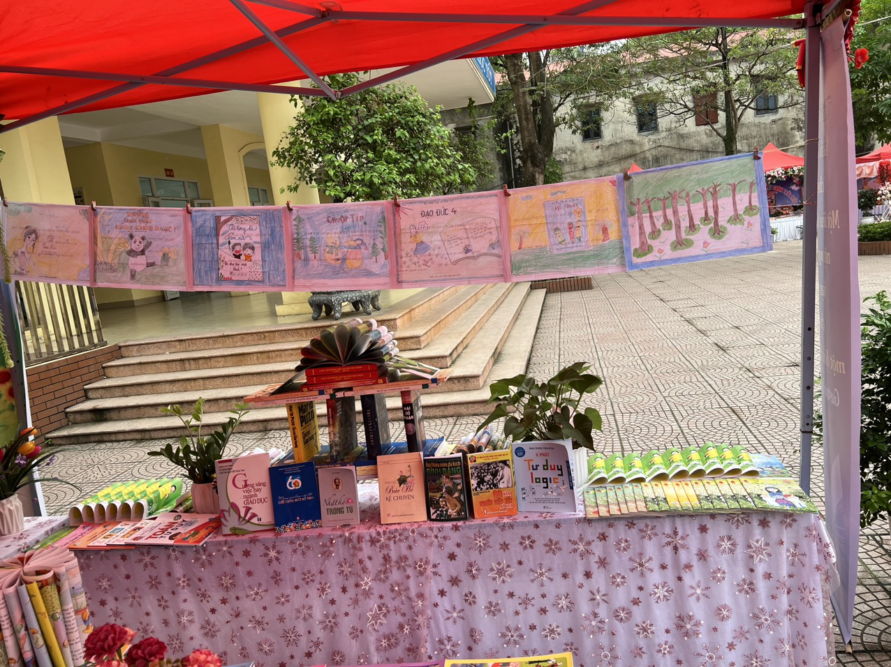 cach trung bay sach trong ngay hoi doc 1