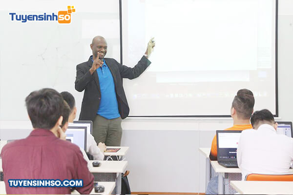 cao dang anh quoc btec fpt