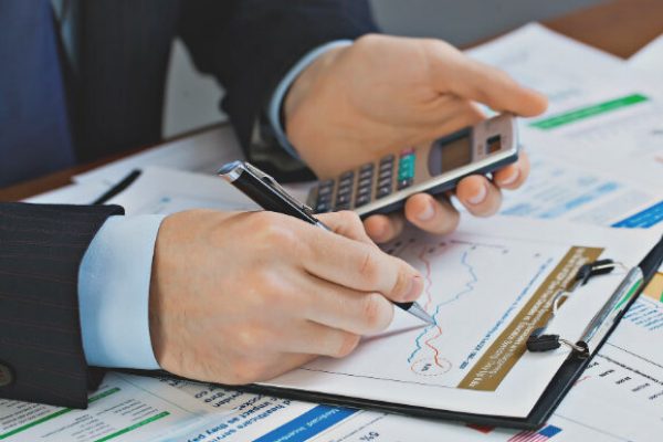 Bằng Cao đẳng lương bao nhiêu? Mấy năm được tăng lương?