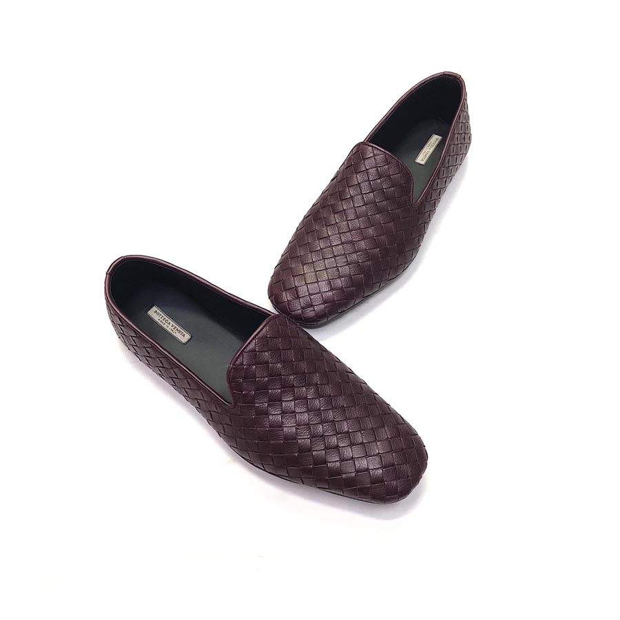 nen chon mua giay luoi hay giay tay buoc day cho phai manh.10