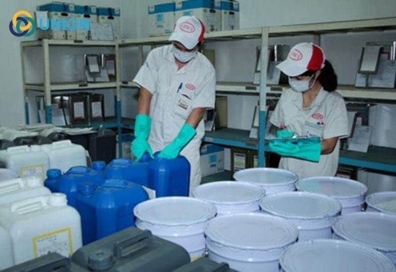 Lưu ý khi sử dụng và bảo quản hóa chất