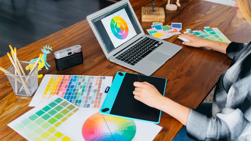 Nhu cầu sử dụng các phần mềm đồ họa chuyên nghiệp và thường xuyên