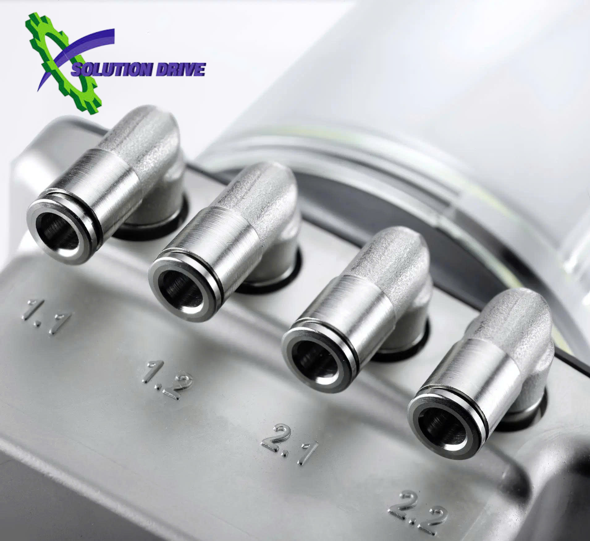 Cụm đầu ra phân phối dầu của Hệ Thống Bôi Trơn CLA iwis với nhiều cổng bôi trơn cho xích công nghiệp