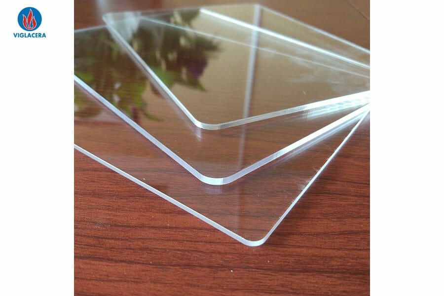 thủy tinh được làm từ những vật liệu gì