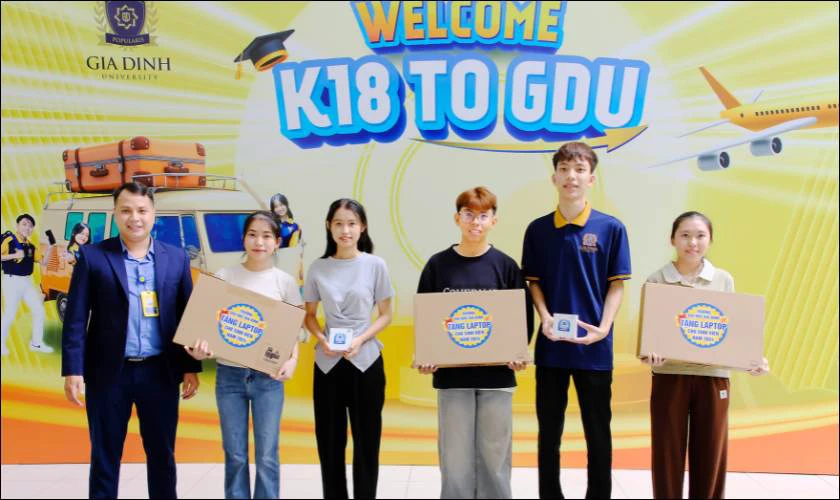 Học bổng tại trường