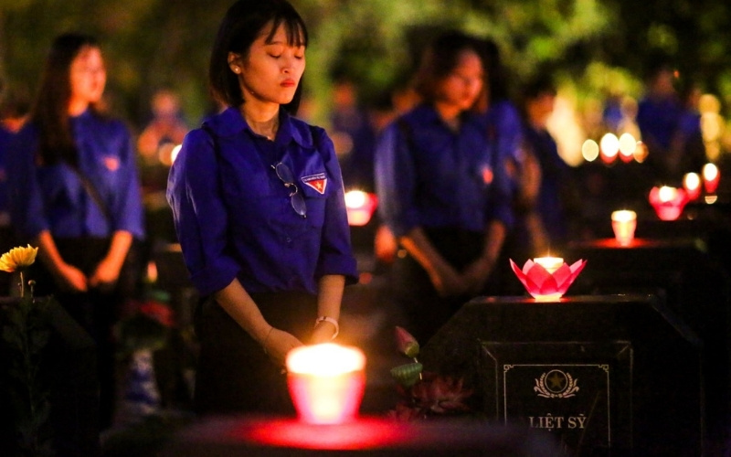 Lòng biết ơn đối với anh hùng dân tộc